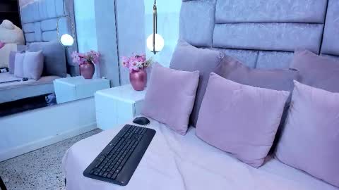 Snapshot of melaniee_joness chatting on 02/18/26, 05:09 melaniee_joness online show from 02/18/26, 05:09