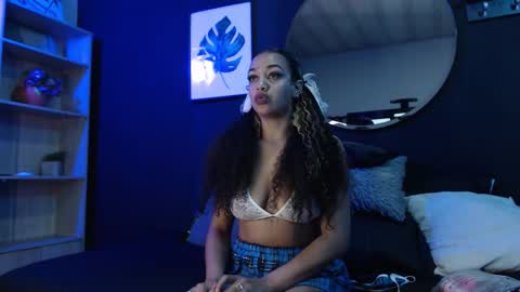 Snapshot of melaniegh_ chatting on 10/24/25, 11:17 Melanie  online show from 10/24/25, 11:17