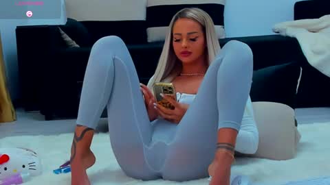 Snapshot of melanielexxx chatting on 01/06/25, 05:49 OF melanielexxx online show from 01/06/25, 05:49