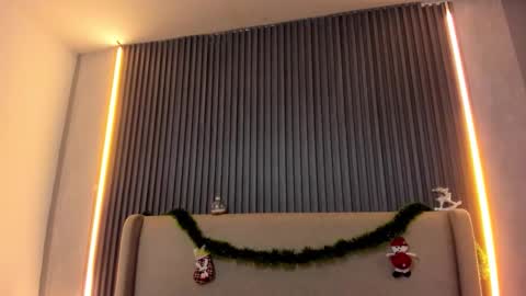 MelanieRoah online show from 12/20/25, 07:21