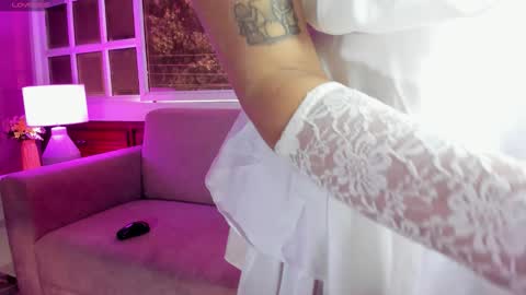 Melanie Roux online show from 10/06/25, 07:44