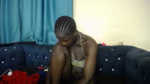 Snapshot of melanin_bae chatting on 12/13/25, 07:53 Baby online show from 12/13/25, 07:53