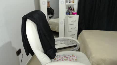 Snapshot of melanniegarzon chatting on 01/20/25, 10:37 Melannie online show from 01/20/25, 10:37