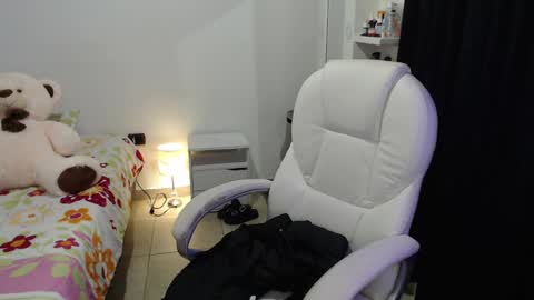Snapshot of melanniegarzon chatting on 03/11/25, 02:54 Melannie online show from 03/11/25, 02:54