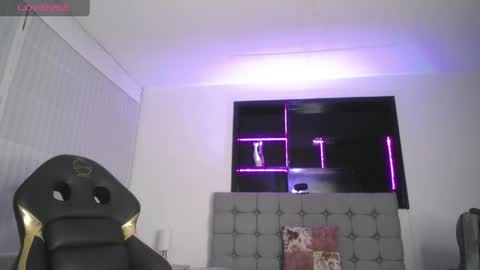 melanny_petite online show from 04/15/26, 11:39