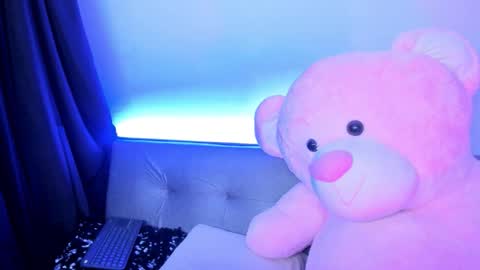 Melanny online show from 12/17/25, 09:32