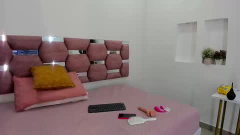 Melanny online show from 09/18/25, 12:51