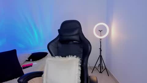 melanyrouse1 online show from 04/21/26, 01:42