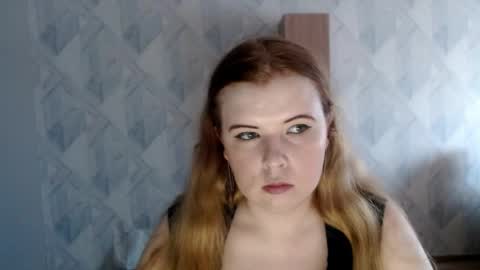 Snapshot of melina_beauty chatting on 05/18/26, 04:02 Melina online show from 05/18/26, 04:02