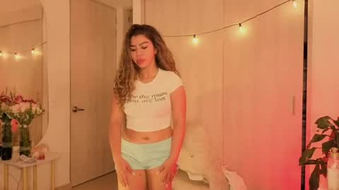 Snapshot of melina_ferrer1 chatting on 07/11/26, 03:20 EI online show from 07/11/26, 03:20