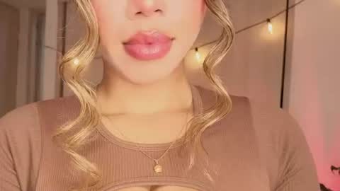 Snapshot of melina_ferrer1 chatting on 07/17/26, 01:29 EI online show from 07/17/26, 01:29