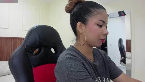 M E L I N A  online show from 11/05/25, 07:58