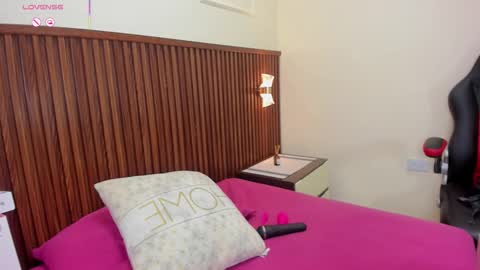 M E L I N A  online show from 11/14/25, 08:18