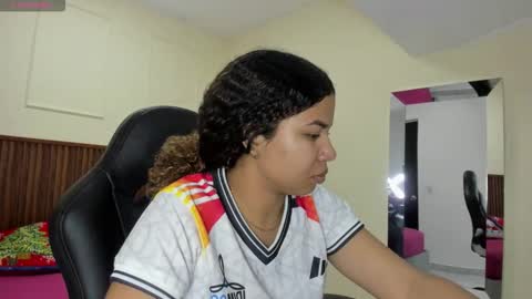 M E L I N A  online show from 12/22/25, 07:33