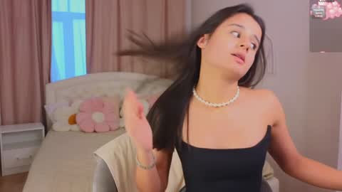 Snapshot of melisa_vong chatting on 12/11/24, 12:12 Victoria online show from 12/11/24, 12:12