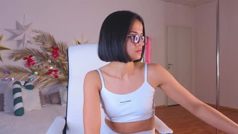 Snapshot of melisa_vong chatting on 01/07/25, 01:03 Victoria online show from 01/07/25, 01:03