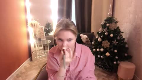 Sophia online show from 12/17/25, 05:24