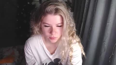 Melissa  Ray online show from 12/18/25, 02:39