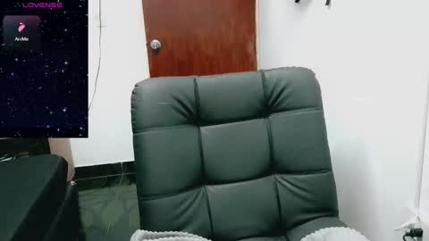 Snapshot of melissa_and_dany chatting on 10/23/25, 07:01 Melissas Corner online show from 10/23/25, 07:01