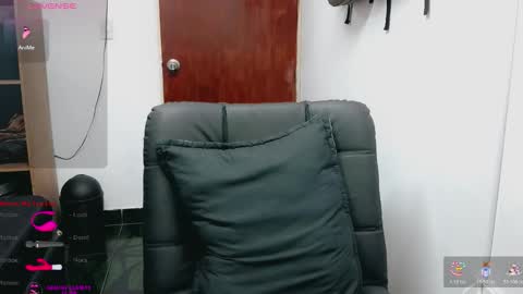 Snapshot of melissa_and_dany chatting on 10/29/25, 09:27 Melissas Corner online show from 10/29/25, 09:27