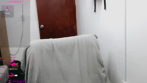 Snapshot of melissa_and_dany chatting on 11/19/25, 06:41 Melissas Corner online show from 11/19/25, 06:41