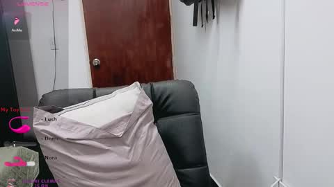 Snapshot of melissa_and_dany chatting on 12/13/25, 07:53 Melissas Corner online show from 12/13/25, 07:53