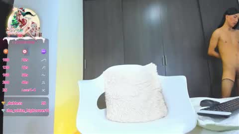 Snapshot of melissa_fem_ chatting on 12/24/24, 04:22 M E L I S S A online show from 12/24/24, 04:22