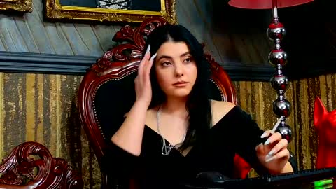 Snapshot of melissa_glow chatting on 12/17/24, 11:28 Melissa online show from 12/17/24, 11:28