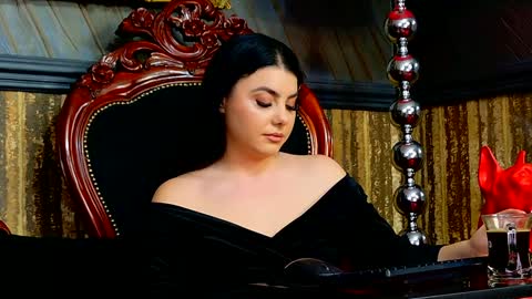 Snapshot of melissa_glow chatting on 01/24/25, 11:37 Melissa online show from 01/24/25, 11:37