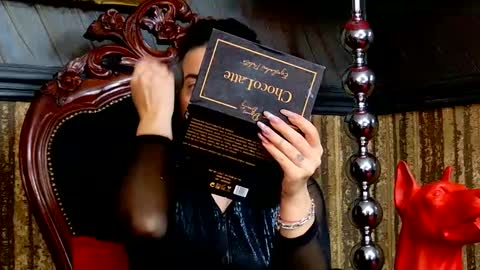 Snapshot of melissa_glow chatting on 11/09/25, 12:25 Melissa online show from 11/09/25, 12:25