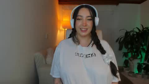 Snapshot of melissa_martiinez chatting on 12/28/24, 04:08 Melissa martiinez online show from 12/28/24, 04:08