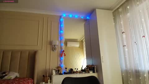 Lisaa online show from 04/23/26, 06:03