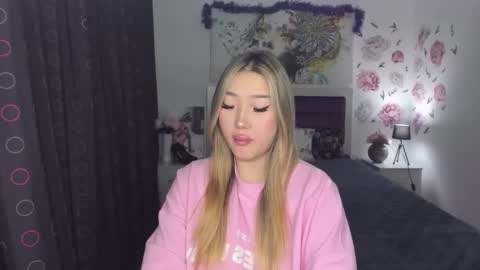 Snapshot of melissalorens chatting on 12/05/24, 05:04 Melissa online show from 12/05/24, 05:04