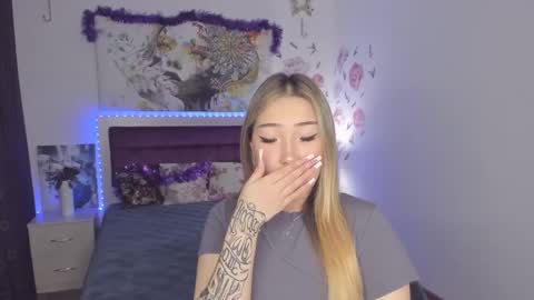 Snapshot of melissalorens chatting on 12/13/24, 04:27 Melissa online show from 12/13/24, 04:27