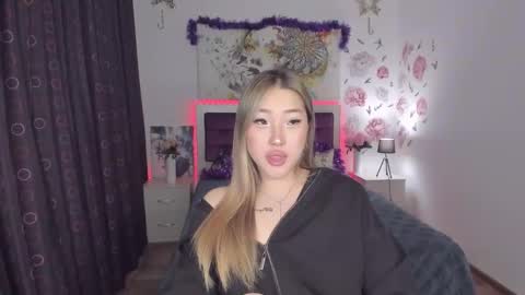 Snapshot of melissalorens chatting on 12/21/24, 10:39 Melissa online show from 12/21/24, 10:39