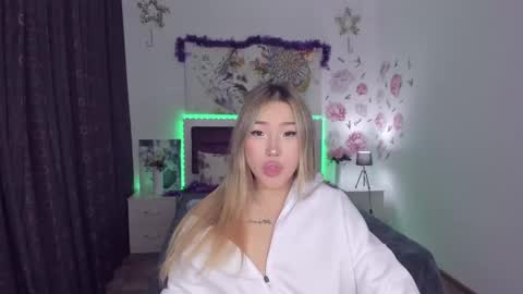 Snapshot of melissalorens chatting on 01/06/25, 04:02 Melissa online show from 01/06/25, 04:02