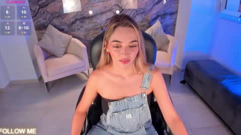 Snapshot of melissamoore_ chatting on 02/19/25, 12:03 Call me Meli online show from 02/19/25, 12:03