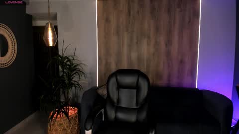 Snapshot of melissamoore_ chatting on 10/19/25, 03:07 Call me Meli online show from 10/19/25, 03:07