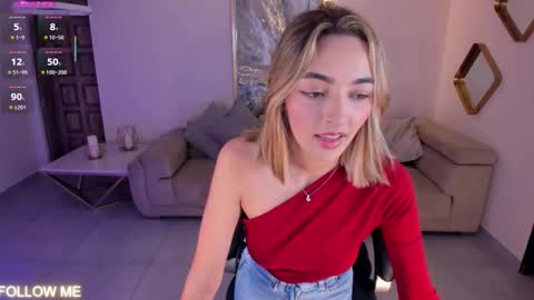 Snapshot of melissamoore_ chatting on 11/22/25, 02:43 Call me Meli online show from 11/22/25, 02:43