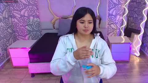 Snapshot of mellani_tay chatting on 02/02/25, 03:21 Mellani  online show from 02/02/25, 03:21