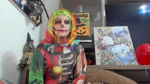 Snapshot of mellbell_ chatting on 10/31/25, 07:59 MellyMell online show from 10/31/25, 07:59