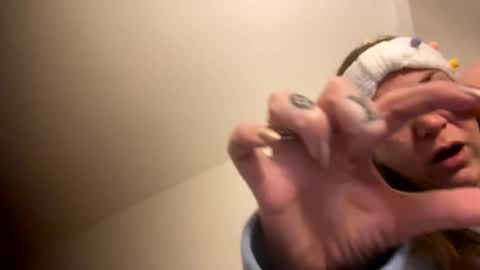 Melli online show from 12/25/24, 04:01