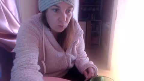 Snapshot of melli23 chatting on 12/22/25, 02:58 Melli online show from 12/22/25, 02:58
