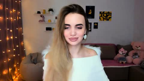 Tessa online show from 12/20/24, 08:23