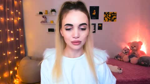 Tessa online show from 12/25/24, 12:37