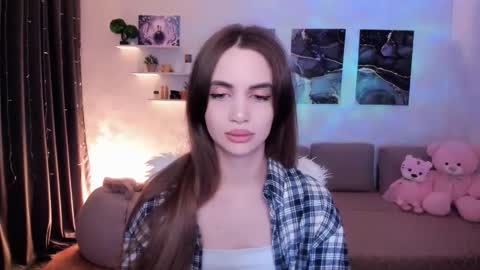 Tessa online show from 10/21/25, 03:18