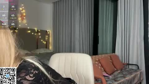 Snapshot of mellisssa_xo chatting on 06/28/26, 01:17 lily Alice online show from 06/28/26, 01:17