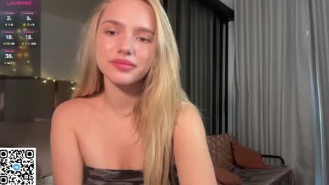 Snapshot of mellisssa_xo chatting on 07/13/26, 08:50 lily Alice online show from 07/13/26, 08:50