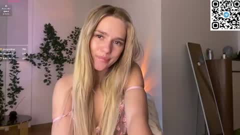 Snapshot of mellisssa_xo chatting on 07/28/26, 04:39 lily Alice online show from 07/28/26, 04:39