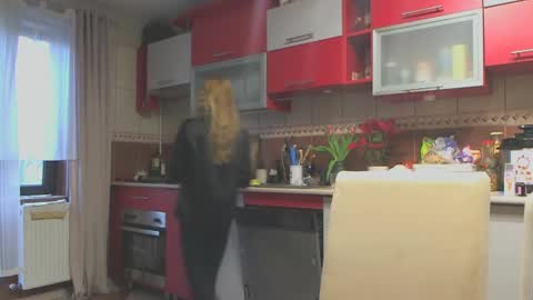 Melly online show from 02/05/25, 07:50